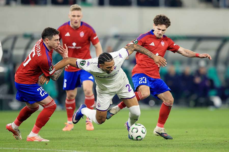 Cher Ndour fez o primeiro golo da Fiorentina na Polónia