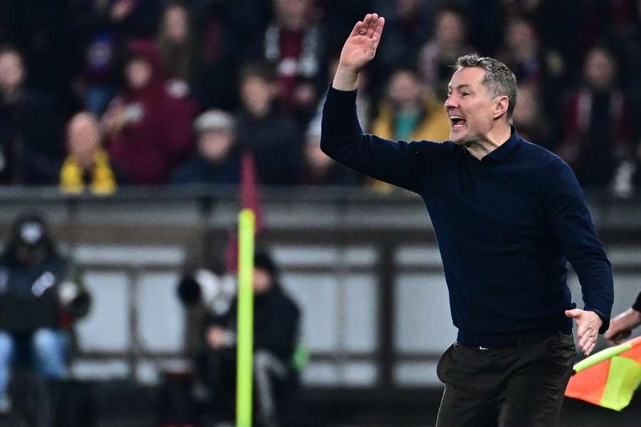 Sparťanský trenér Brian Priske při utkání s Rakówem. Sparťanský trenér Brian Priske při utkání s Rakówem.