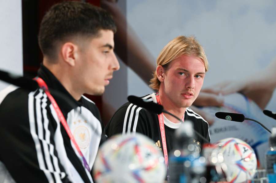 Kai Havertz und Julian Brandt bei der Pressekonferenz vor dem Spanien-Spiel
