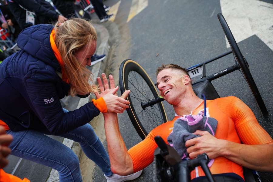 Handbiker Jetze Plat is met derde goud hard op weg naar zijn doelstelling