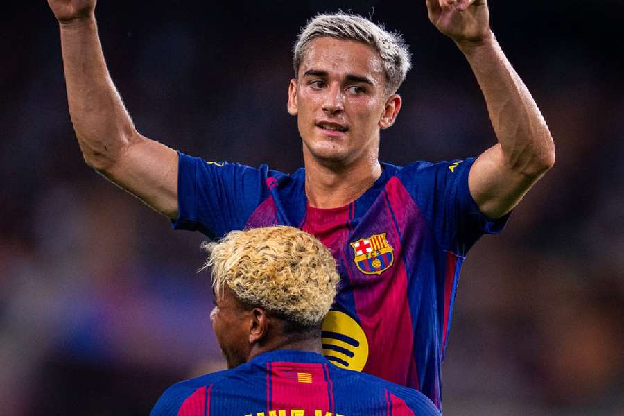 Gavi, felicitado por Lamine Yamal tras marcar ante el Daegu