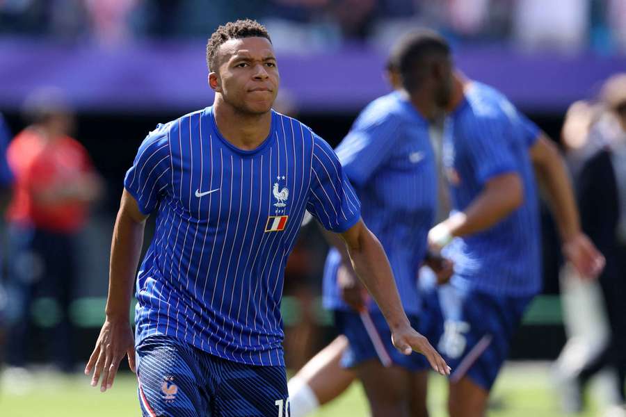 La FFF va saisir la justice après les propos racistes visant Mbappé d'une sénatrice paraguayenne La FFF va saisir la justice après les propos racistes visant Mbappé d'une sénatrice paraguayenne