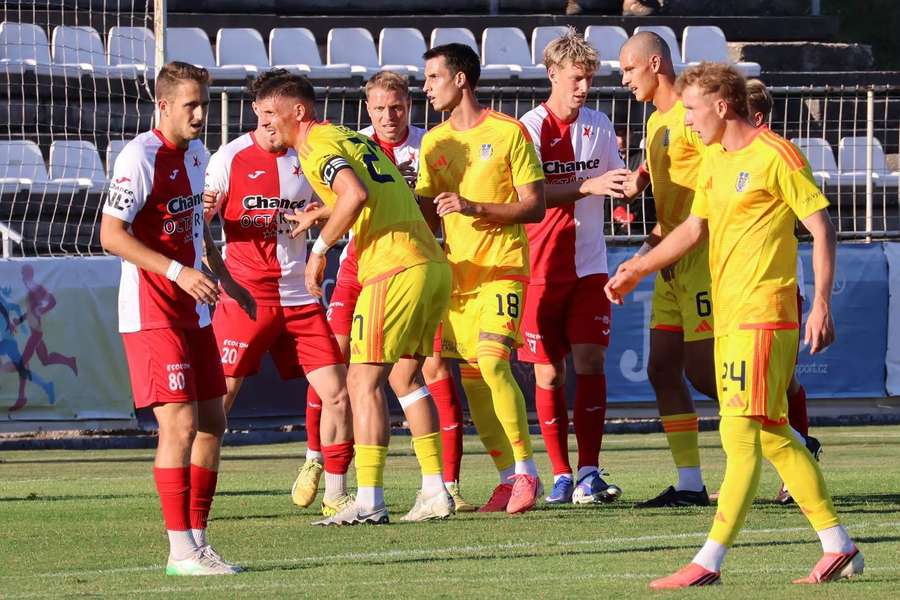 Jihlava rozdrtila Kroměříž 4:0.