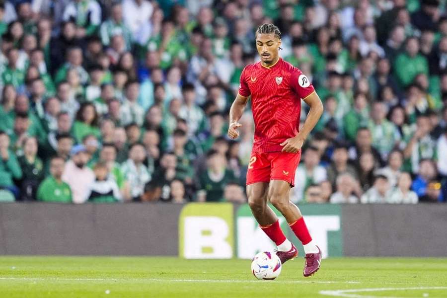 Loïc Badé avec le Séville FC.