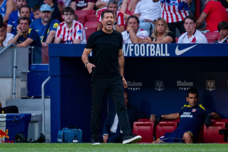 Simeone, durante el Alavés-Atlético de Madrid Simeone, durante el Alavés-Atlético de Madrid