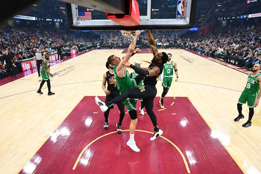 Boston v NBA zvítězil na palubovce Clevelandu.