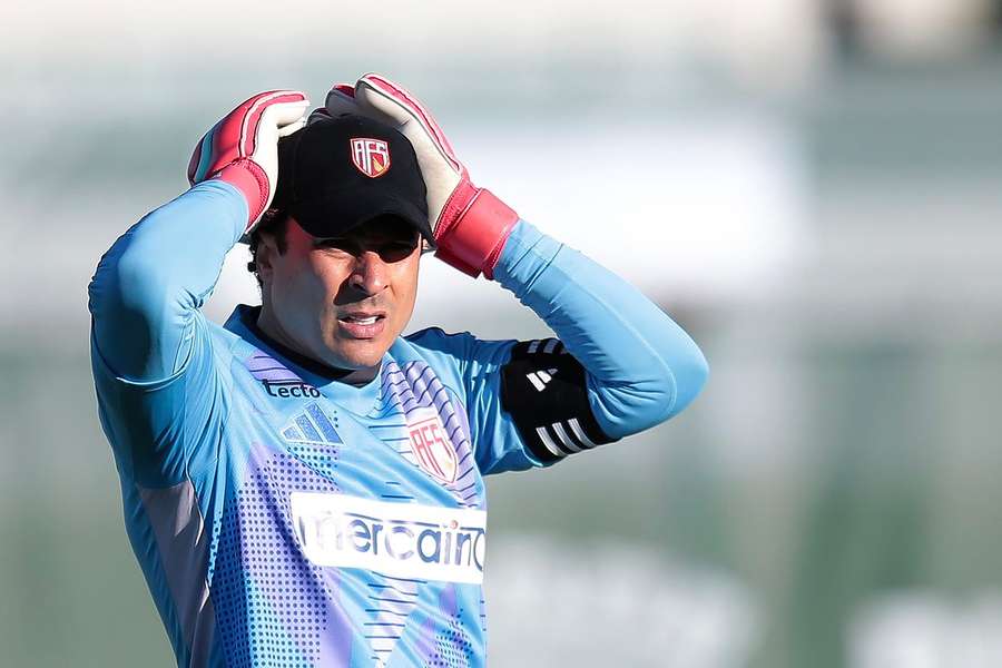 Ochoa puede continuar en AVS.