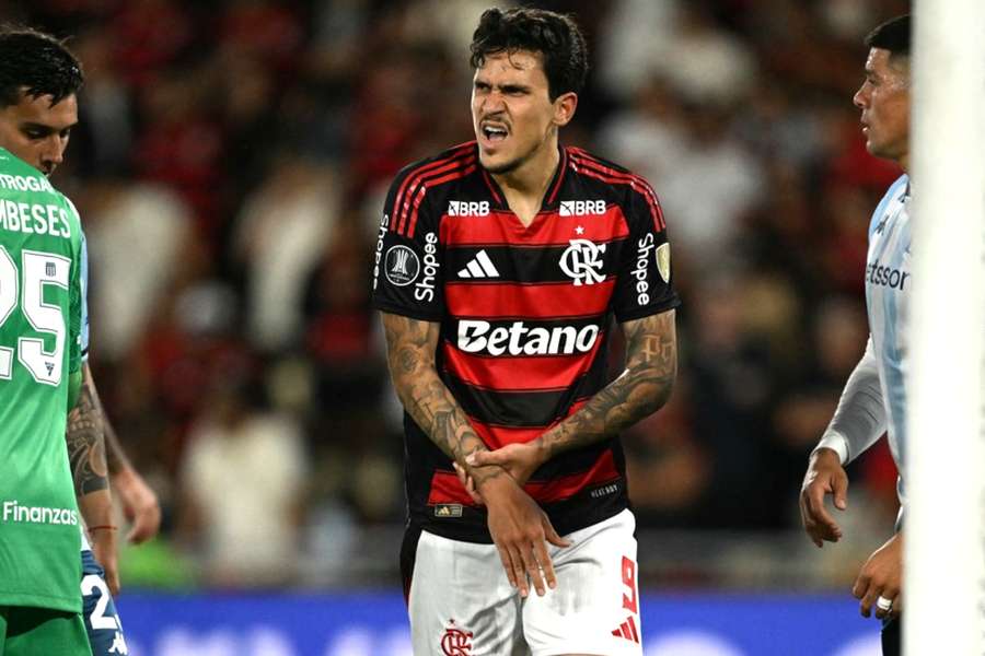 Pedro se machucou no início do 2º tempo Pedro se machucou no início do 2º tempo