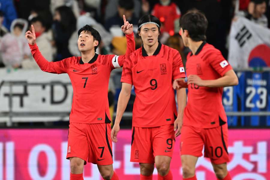 Son "bisa" na estreia de Klinsmann pela Coreia do Sul (2-2)