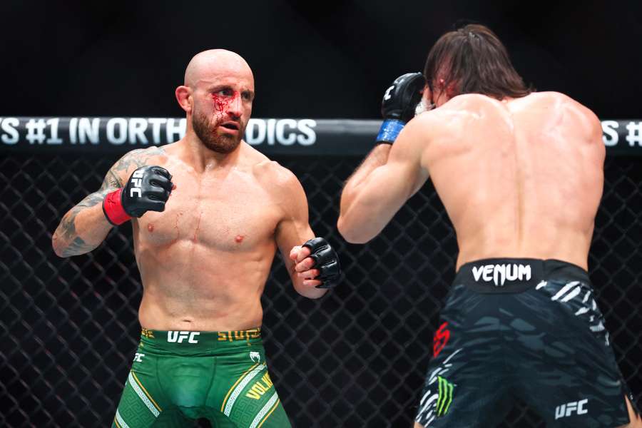 Volkanovski vuelve al trono del peso pluma, gran victoria de Pimblett
