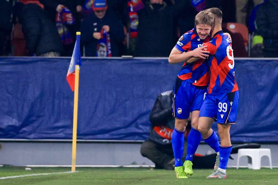 Lukáš Červ slaví svůj gól proti Portu.