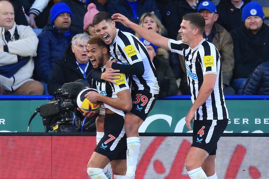 Joelinton apontou o terceiro golo do Newcastle no reduto do Leicester