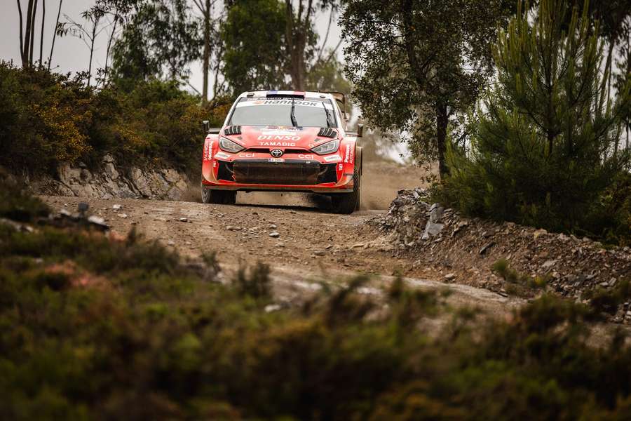Sébastien Ogier está na liderança do Rali de Portugal
