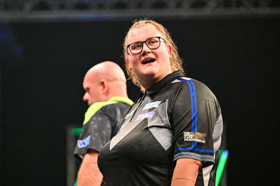 Beau Greaves beim Grand Slam of Darts. Beau Greaves beim Grand Slam of Darts.