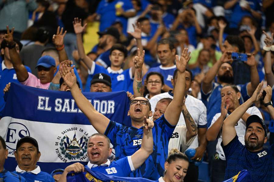 El Salvador é alvo de processos por gritos racistas. 