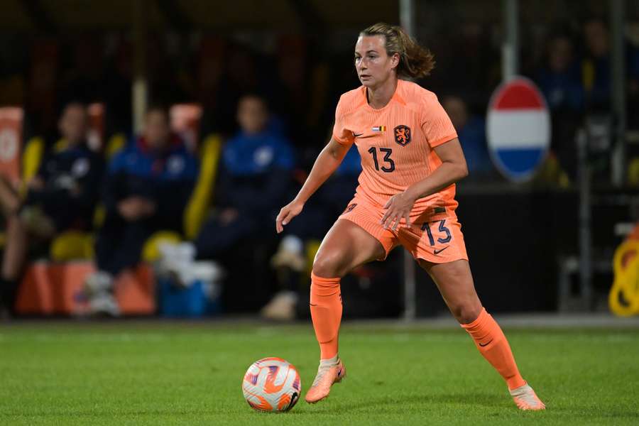 Renate Jansen ziet 'waanzinnige' ontwikkeling vrouwenvoetbal en meisjes met dromen