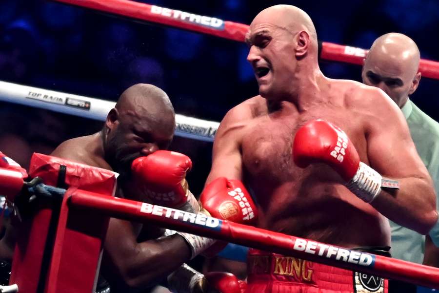 Tyson Fury stops Derek Chisora to retain WBC heavyweight title