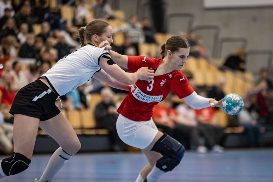 Clara Bang under en U20 landskamp mod Tyskland