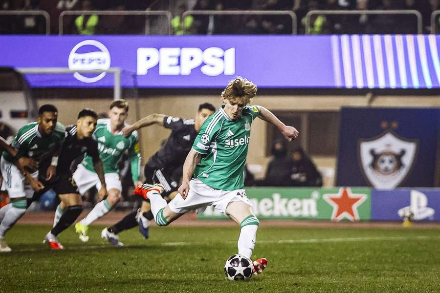 Gordon converts a penalty for Newcastle Gordon converts a penalty for Newcastle