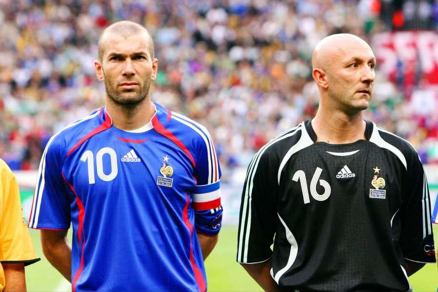 Zidane a Barthez v dobách společného působení v reprezentaci. Zidane a Barthez v dobách společného působení v reprezentaci.