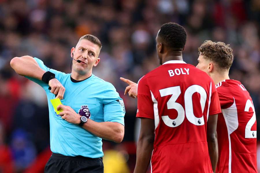 Referee Robert Jones shows a second yellow card to Willy Boly of Nottingham Forest