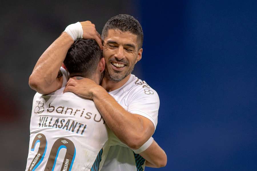 Suárez deu a assistência para Villasanti no golo da vitória gremista