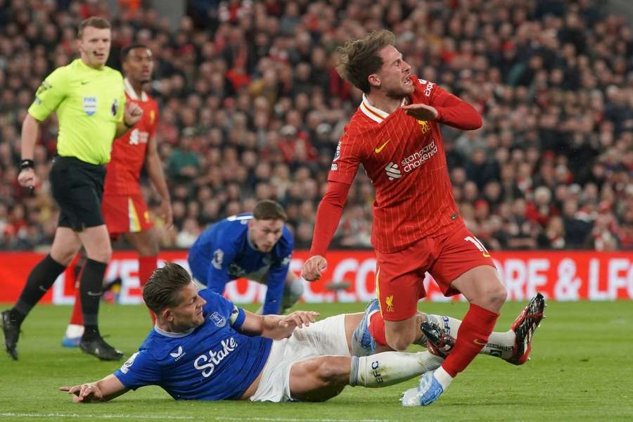 O Everton vendeu caro a derrota para o Liverpool