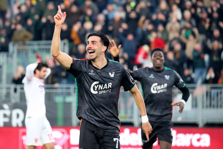 Kike Perez esulta Kike Perez esulta