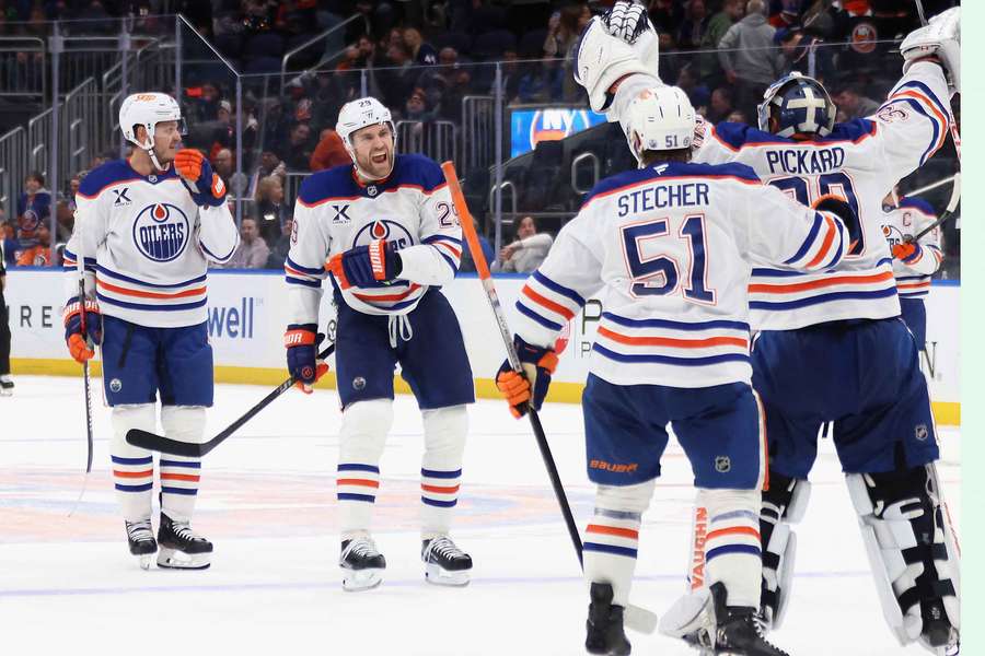 Leon Draisaitl feiert seinen Siegtreffer.