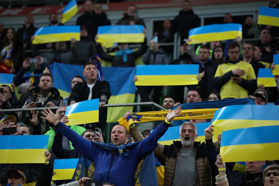 Oekraïense fans tijdens een 'thuiswedstrijd' in Polen