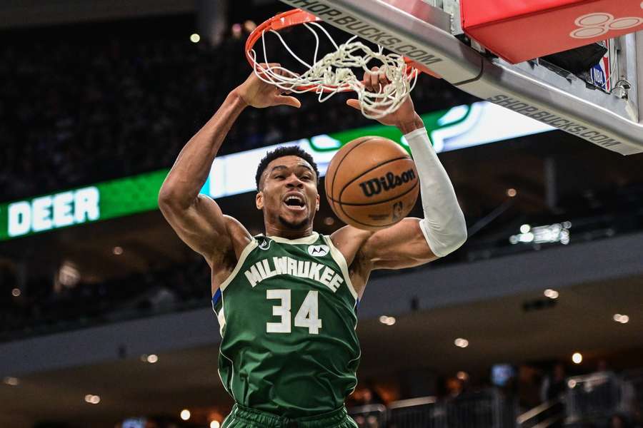 Antetokounmpo zazářil v NBA osobním rekordem, Oklahoma překvapivě rozdrtila Boston