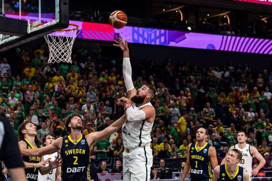 Valanciunas was too strong for the Sweden defence