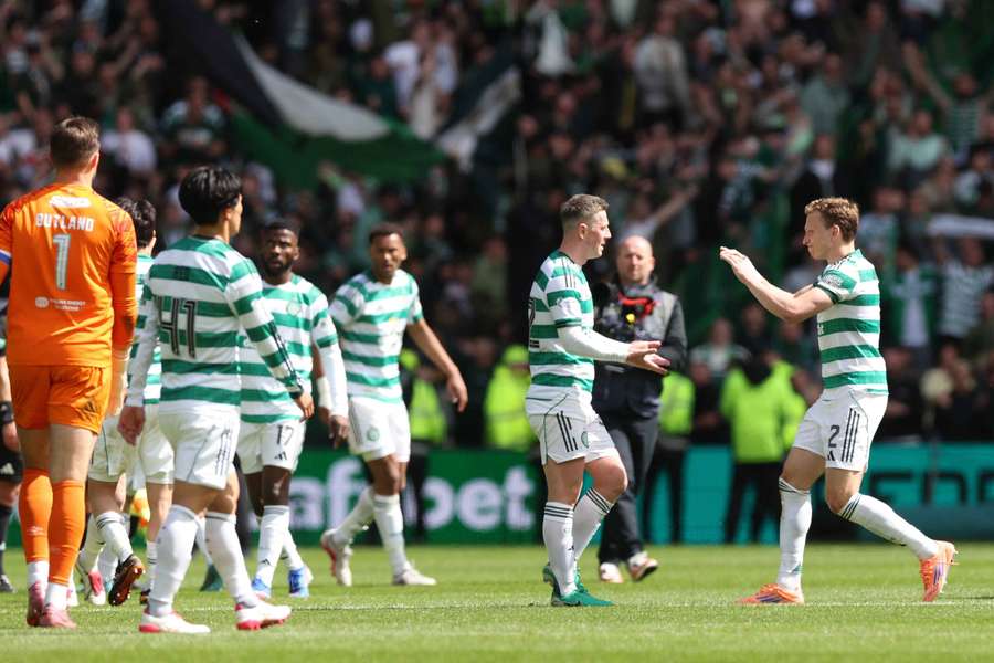Alistair Johnston hi-fives Celtic teammate Callum McGregor