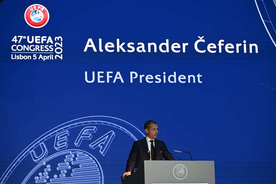 Aleksander Ceferin vai continuar à frente dos destinos do futebol europeu por mais quatro anos