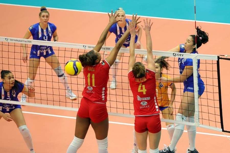 FC Porto perdeu com a equipa romena por 3-1