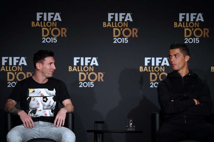 Messi y Cristiano durante los actos del Balón de Oro 2015.