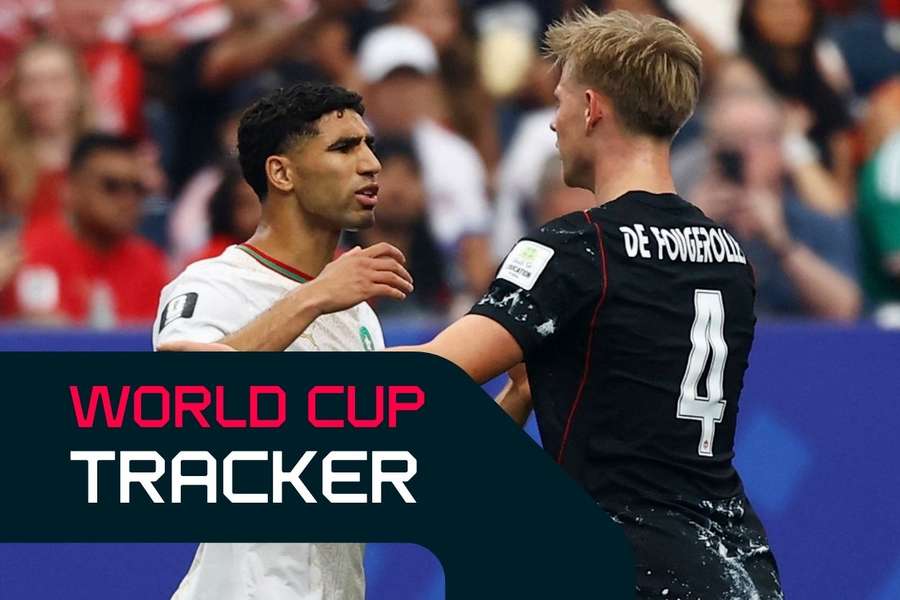 Morocco's Achraf Hakimi and Canada's Luc de Fougerolles clash Morocco's Achraf Hakimi and Canada's Luc de Fougerolles clash
