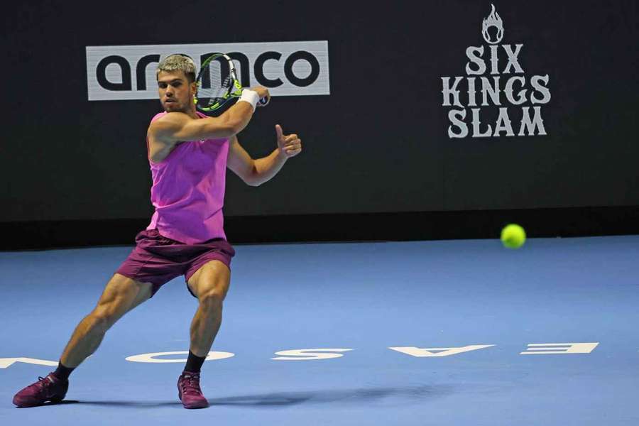 Carlos Alcaraz w świetnym stylu pokonał Tylora Fritza i zagra w finale Six Kings Slam