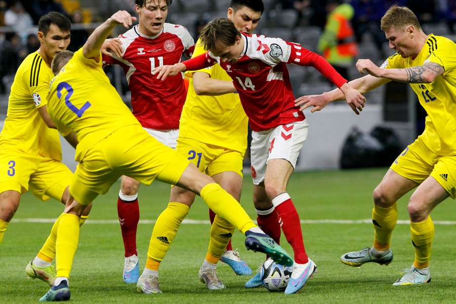 Cazaquistão surpreende e vence Dinamarca de virada (3-2) nas Eliminatórias da Euro-2024