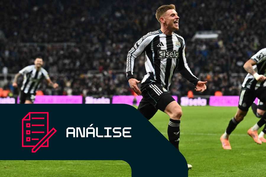 Harvey Barnes (Newcastle) celebra o seu golo, o mais tardio de sempre na Premier League, frente ao Leeds
