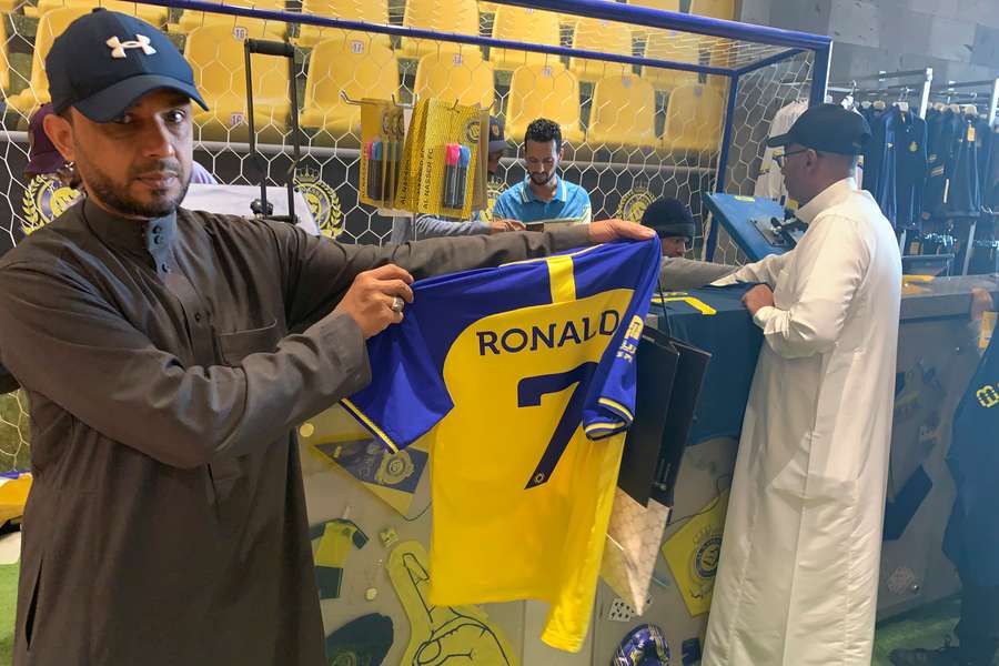 A corrida às camisolas de Ronaldo na loja do Al Nassr