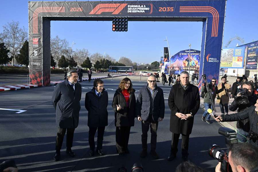 Las autoridades madrileñas, en una recreación de la salida del GP de F1 de Madrid