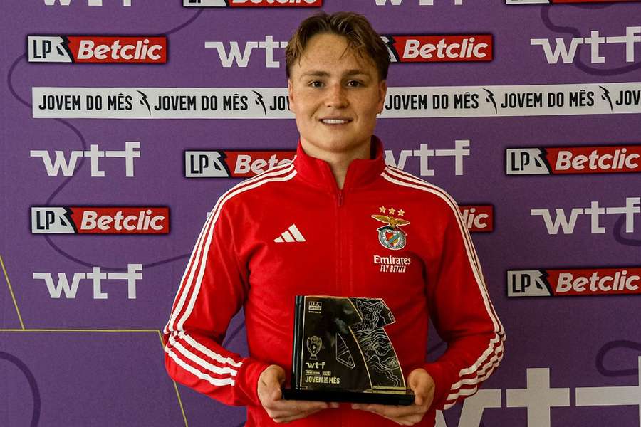 Schjelderup com o prémio de Jovem do Mês da Liga Portugal