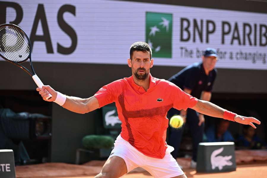 Djokovič vyhrál souboj o semifinále French Open se Zverevem.