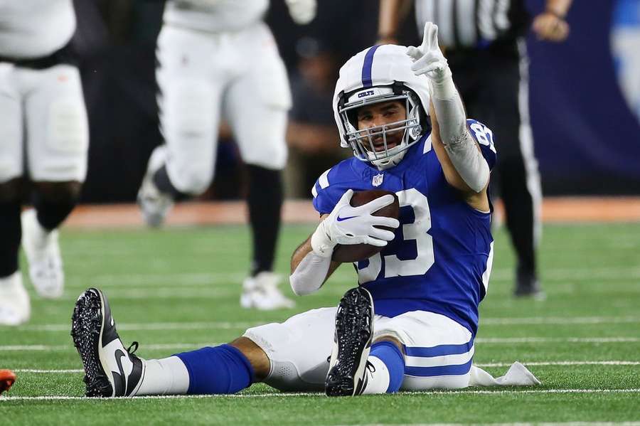 Colts TE Kylen Granson speelde in de voorbereiding ook met de 'Guardian Cap'