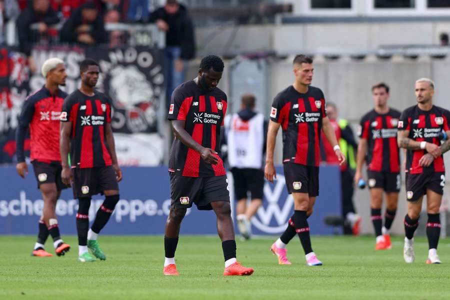 Futbalisti Leverkusenu opúšťali trávnik Elversbergu sklamaní.