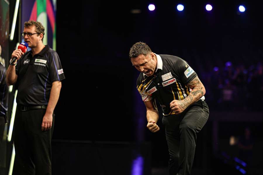 Gerwyn Price schreit die Freude heraus.