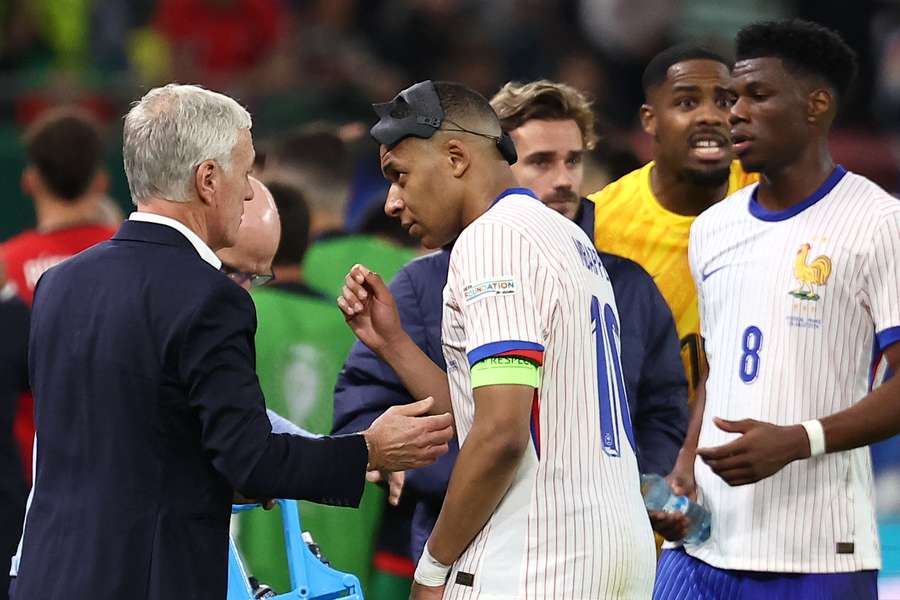 Kylian Mbappe hatte sich in der Halbzeit der Verlängerung von Nationaltrainer Deschamps auswechseln lassen.