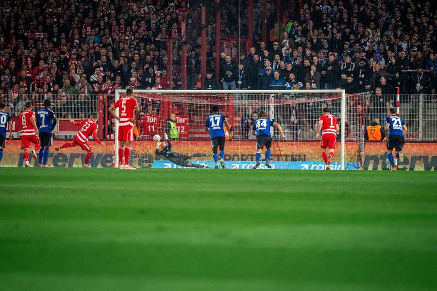 Daniel Fernandes foi decisivo ao defender penálti