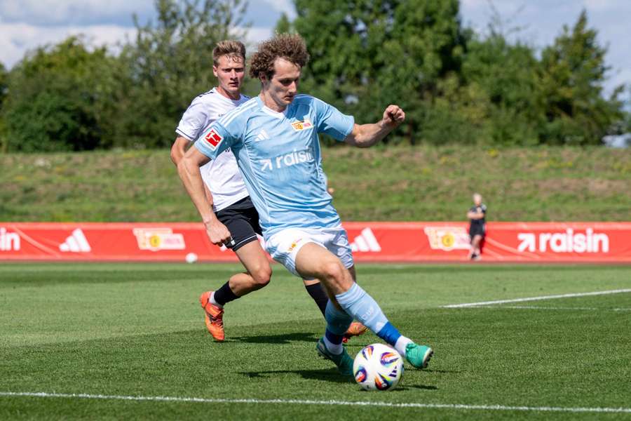 Alex Král, durante un amistoso entre el Unión Berlín y el Schweinfurt 05